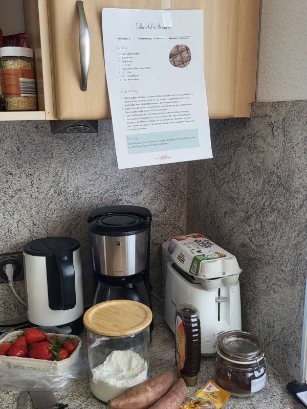 Küche mit Zutaten und Rezept zu Süßkartoffel Brownies