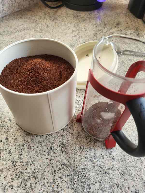 Kaffeedose mit Kaffeekanne