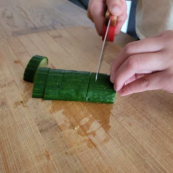 Schneidtechnik Kinder Krallengriff